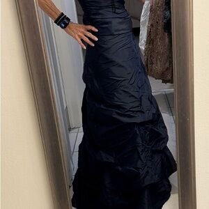 green emerald velvet dress Amazon.com: David's Bridal Satin Empire Waist Ball Gown, Women's Size 0,  Lake : Clothing, Shoes & Jewelry main image 0